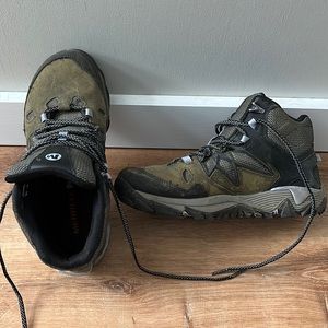Merrell hike boots. Army green. Worn once